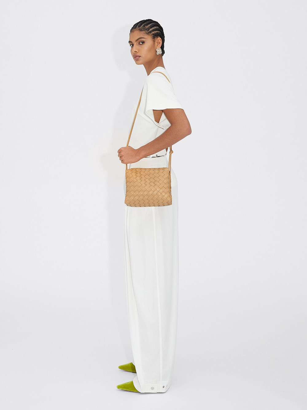 680255/V1G11 2700 ALMOND/GOLD