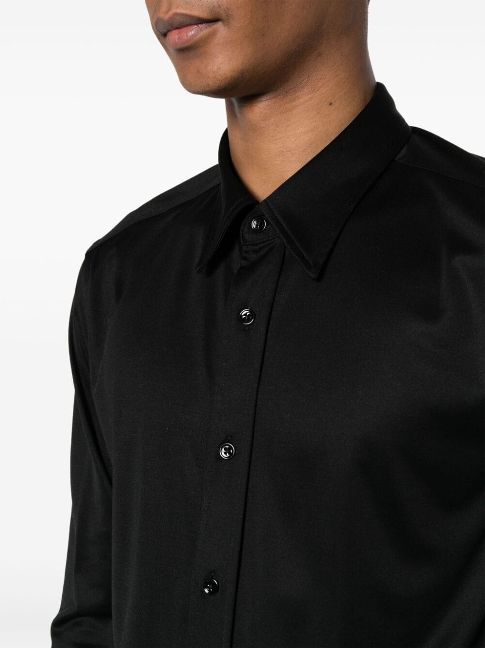 Black silk straight-point collar