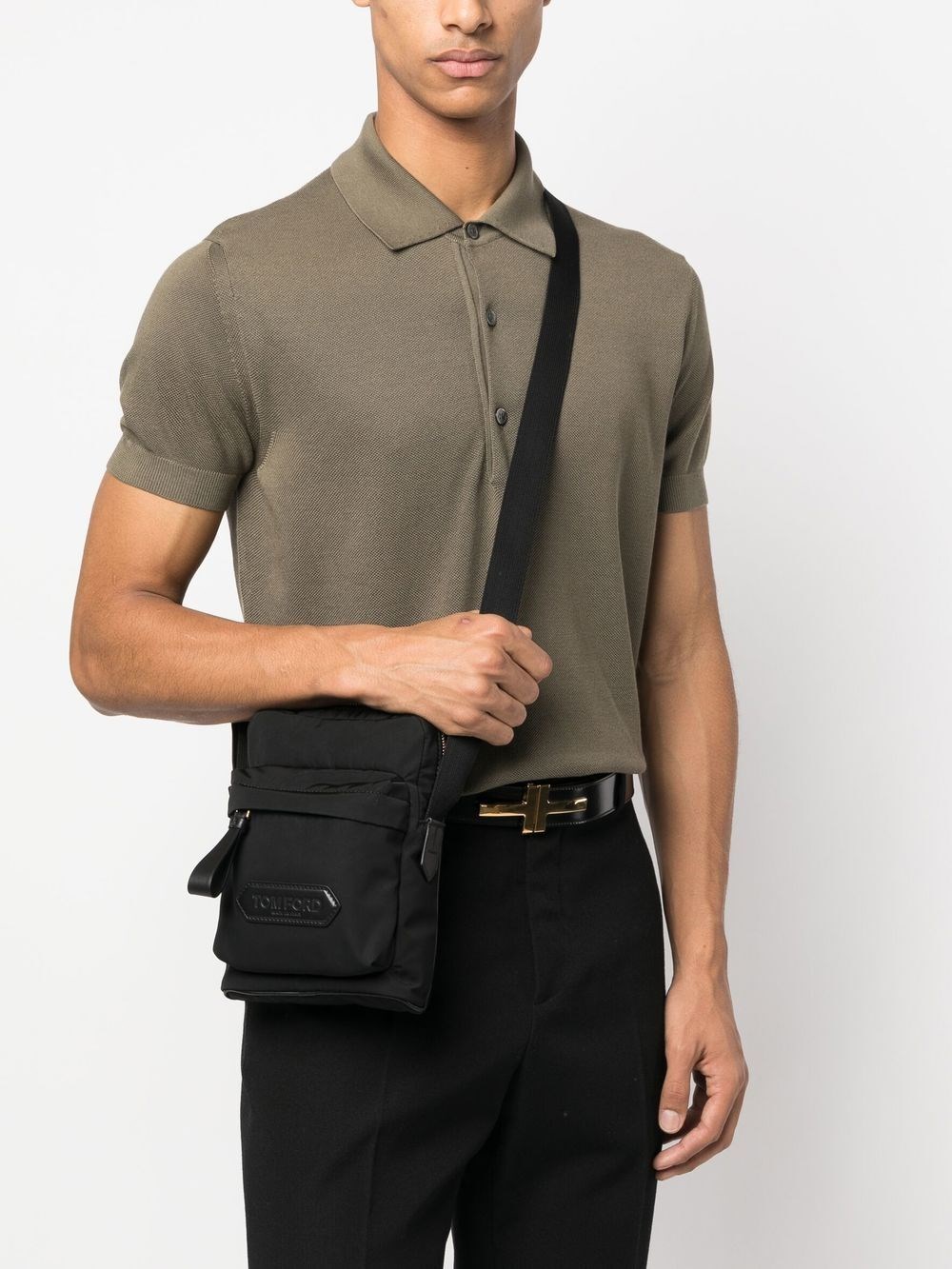 Zip-up messenger bag