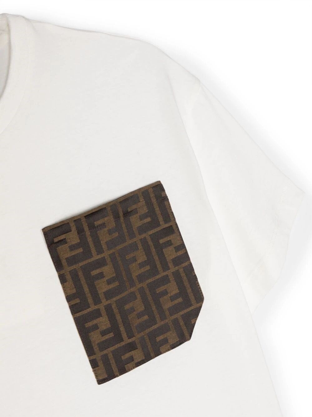 Patch pocket t-shirt