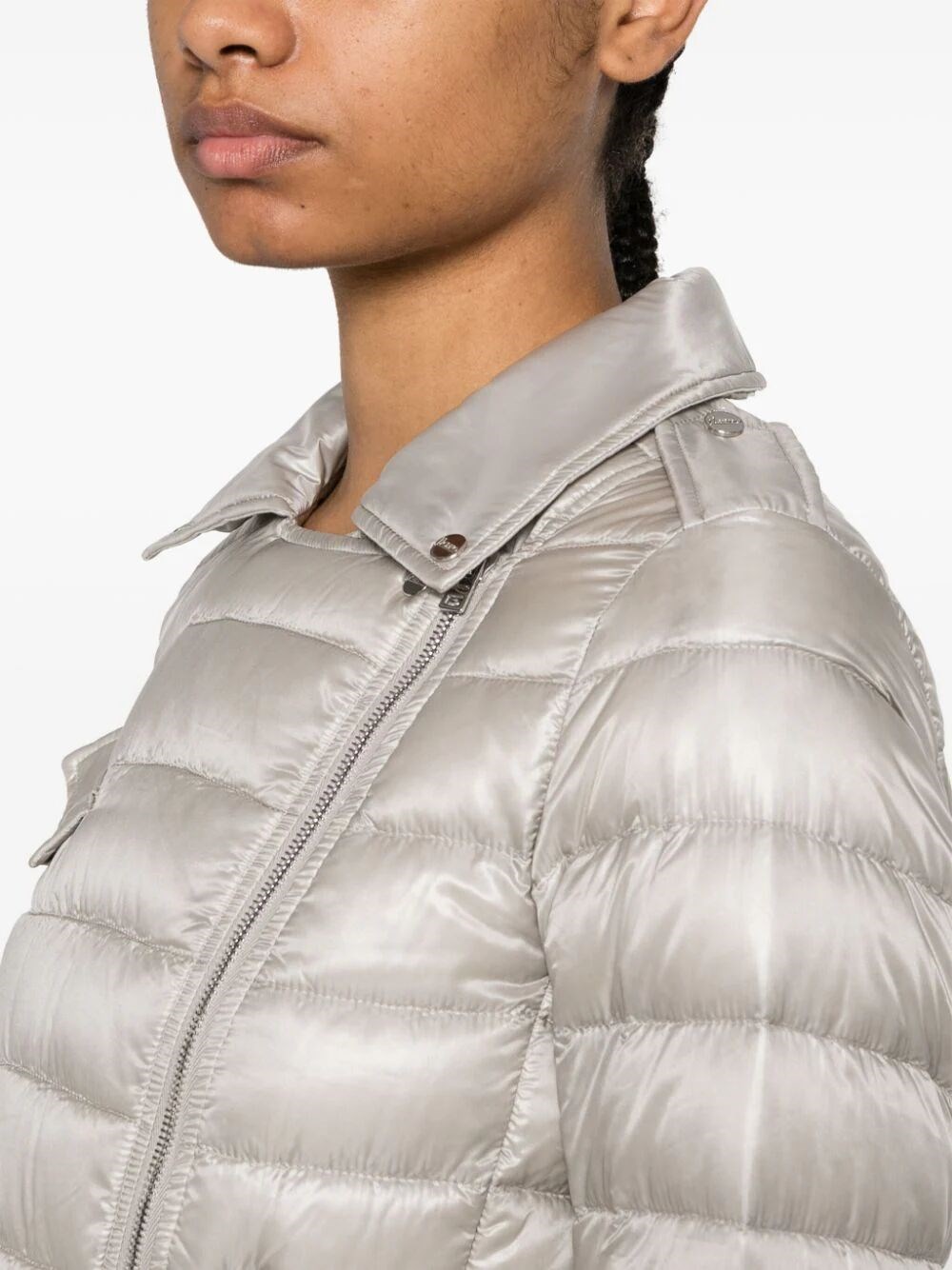 Off-centre-fastening down jacket