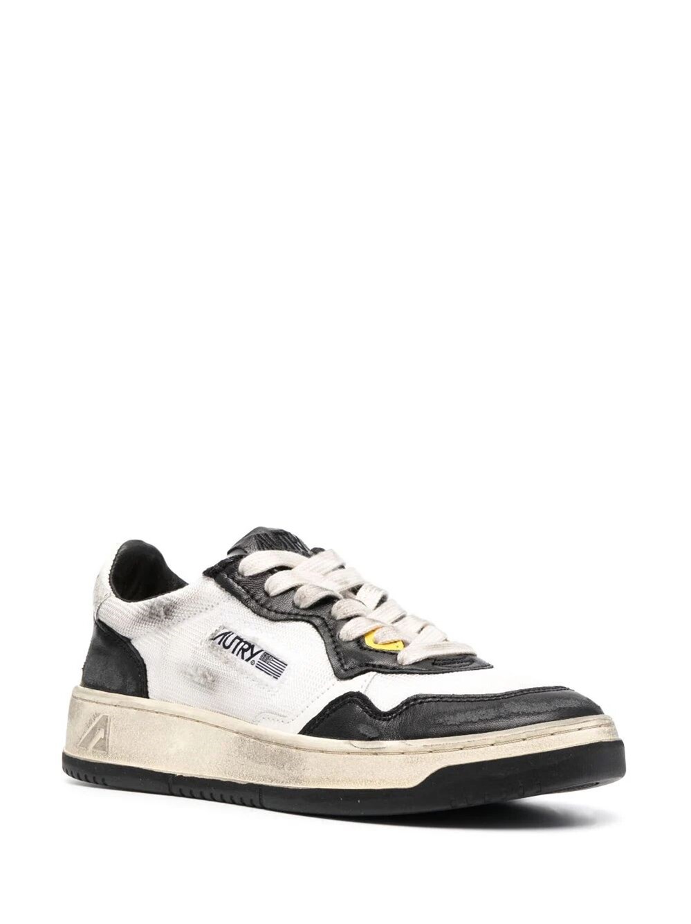 Medalist low-top sneakers