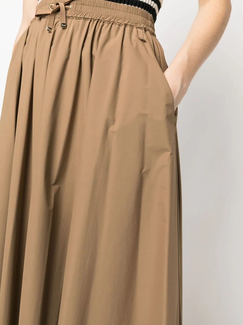 FULL SKIRT IN LIGHT NYLON STRETCH
