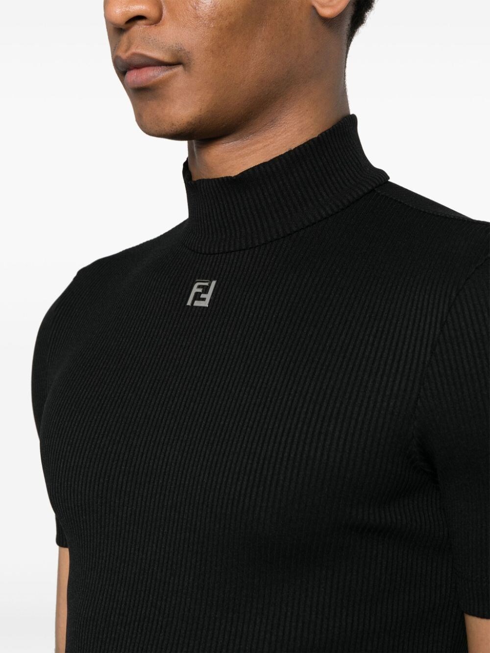 SHORT-SLEEVED JUMPER TURTLENECK