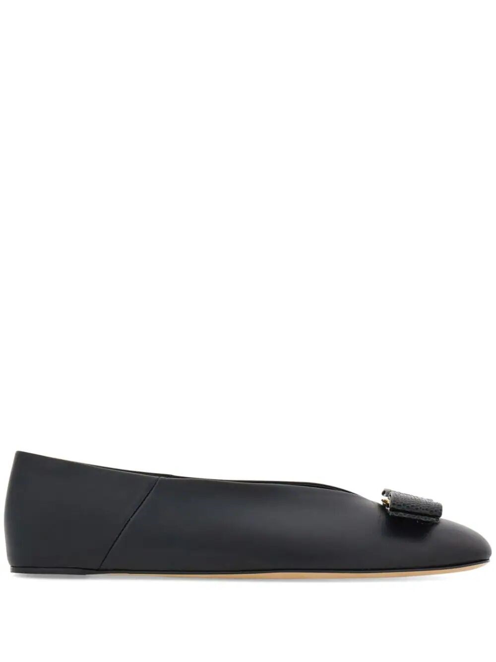 Shop Ferragamo Vara Bow Ballet Flat In Black