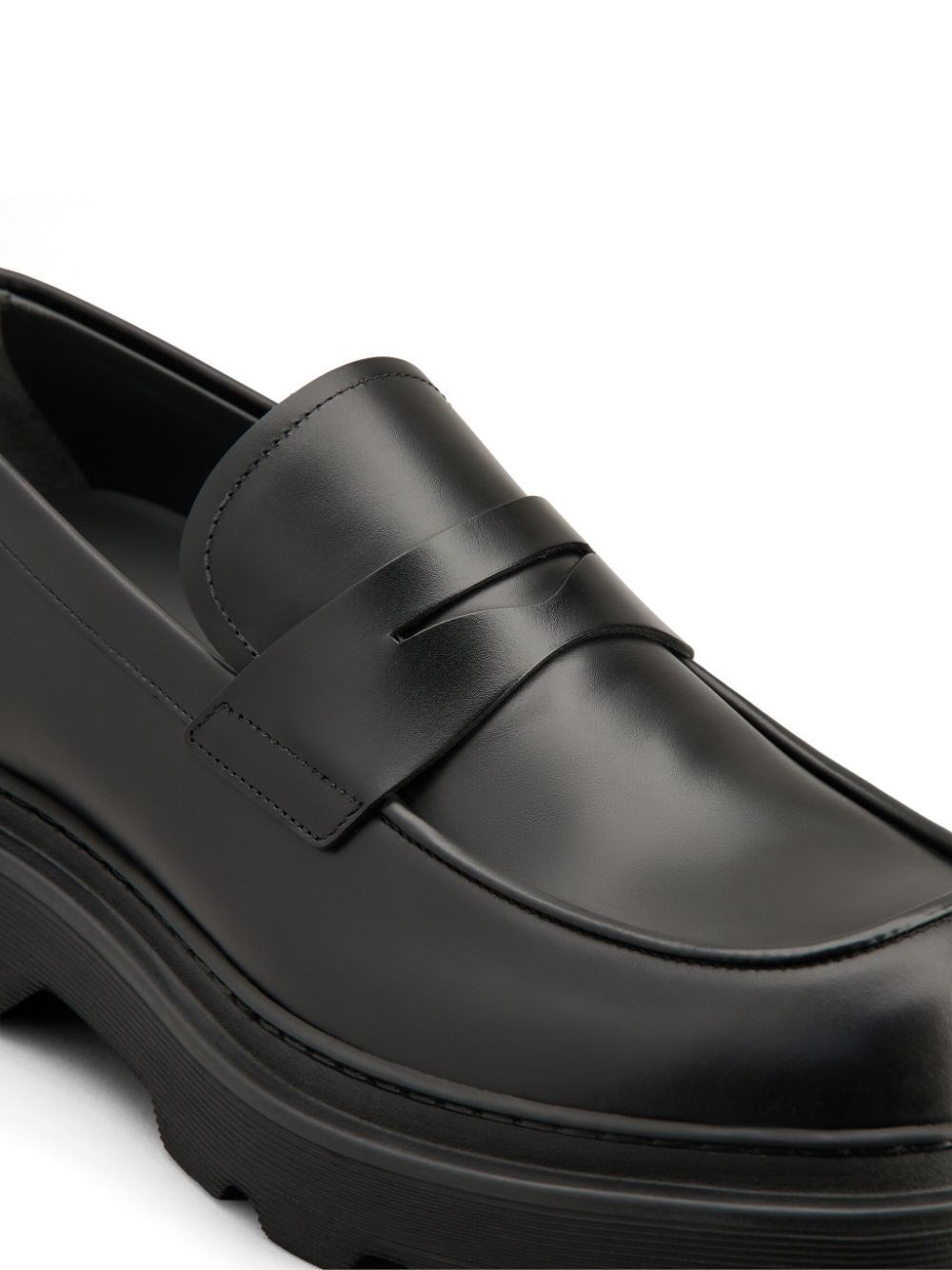 GLOSSY FINISH LEATHER LOAFERS