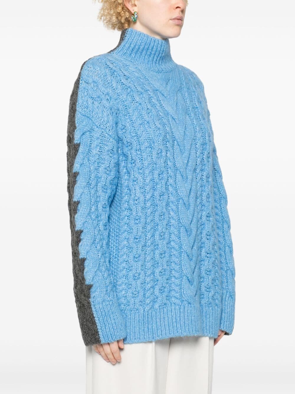 TWO-TONE CABLE KNIT OVERSIZED SWEATER