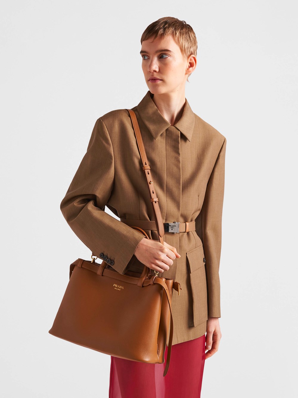 【PRADA】バックル ダブルベルトミディアム レザー ハンドバッグ Prada ダブルベルト付きバックルミディアムレザーハンドバッグ