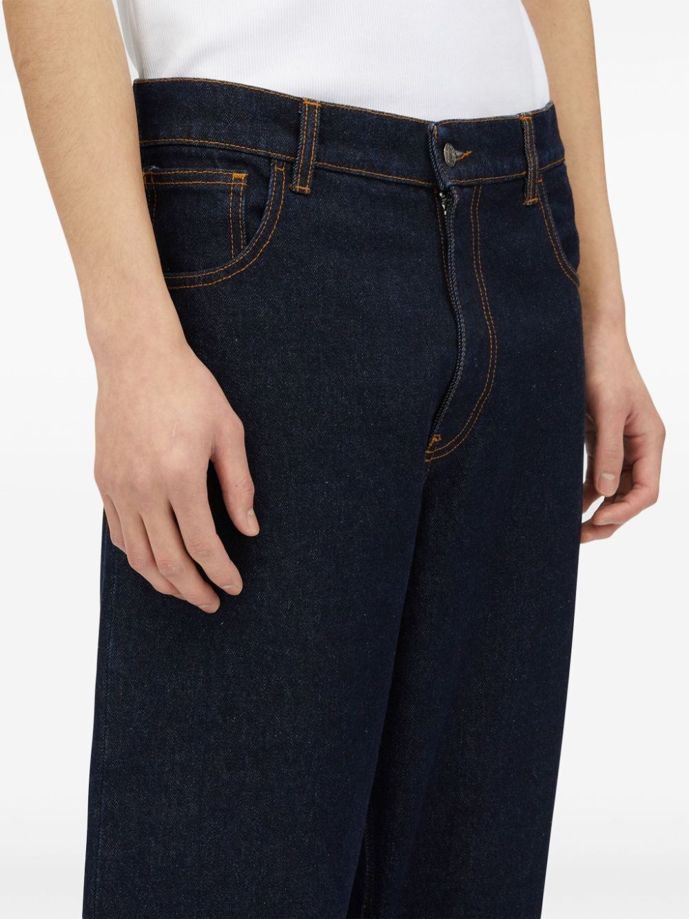 STRAIGHT LEG MID-RISE JEANS