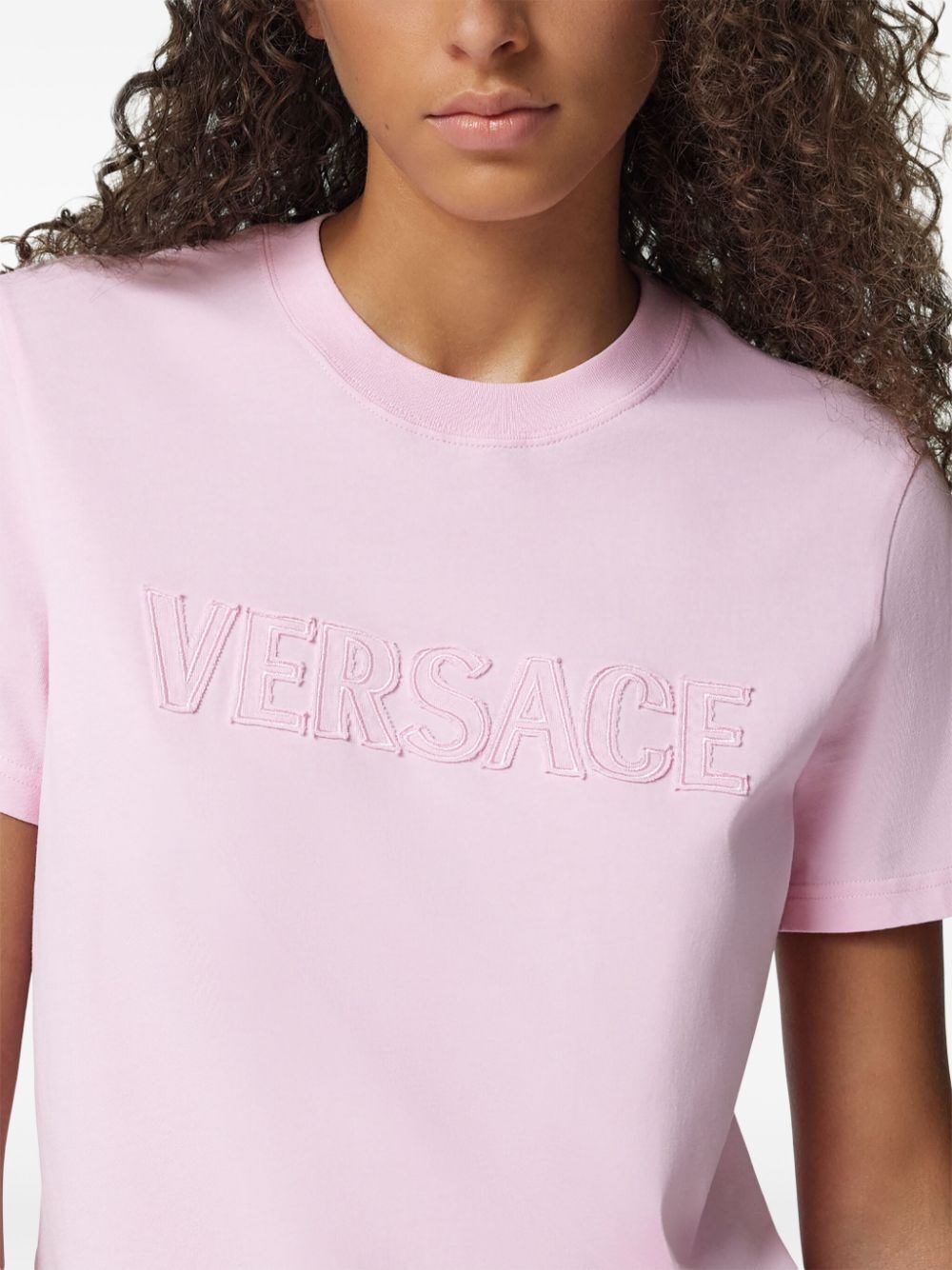 【VERSACE】フリンジ付きロゴTシャツ Versace フリンジ付きロゴtシャツ available on Monti Boutique