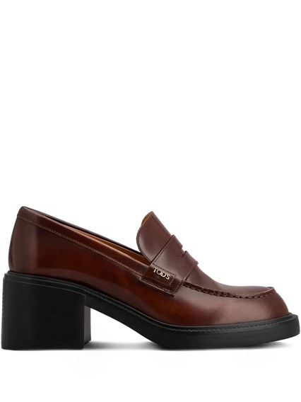 Givenchy Tux loafers in patent leather available on Monti