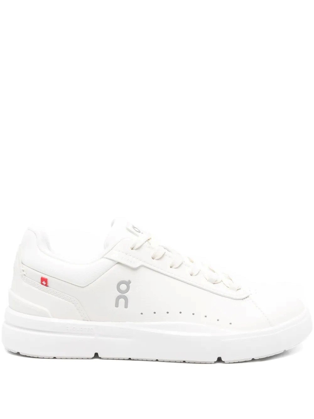 On The Roger Advantage Sneakers In White