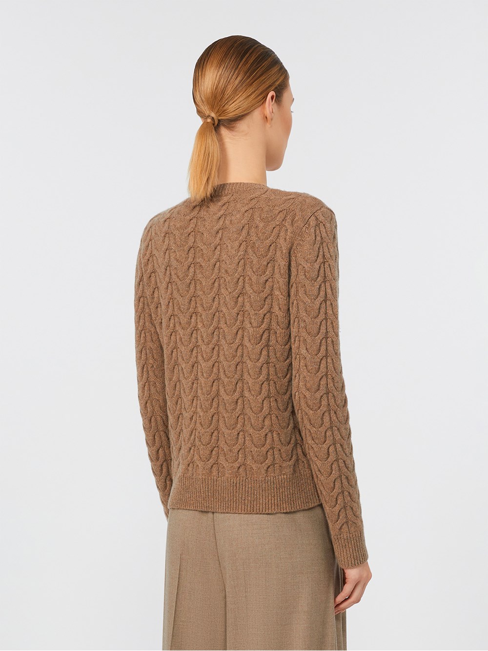 SLIM FIT CABLE-KNIT CASHMERE PULLOVER