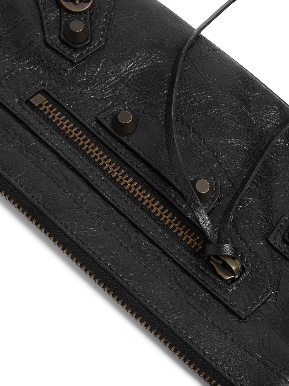 LE CITY POUCH ON STRAP IN ARENA LAMBSKIN