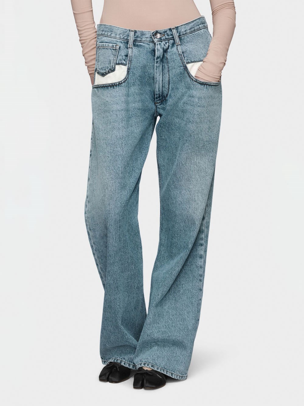 RELAXED FIT JEANS WITH CONTRASTED POCKETS