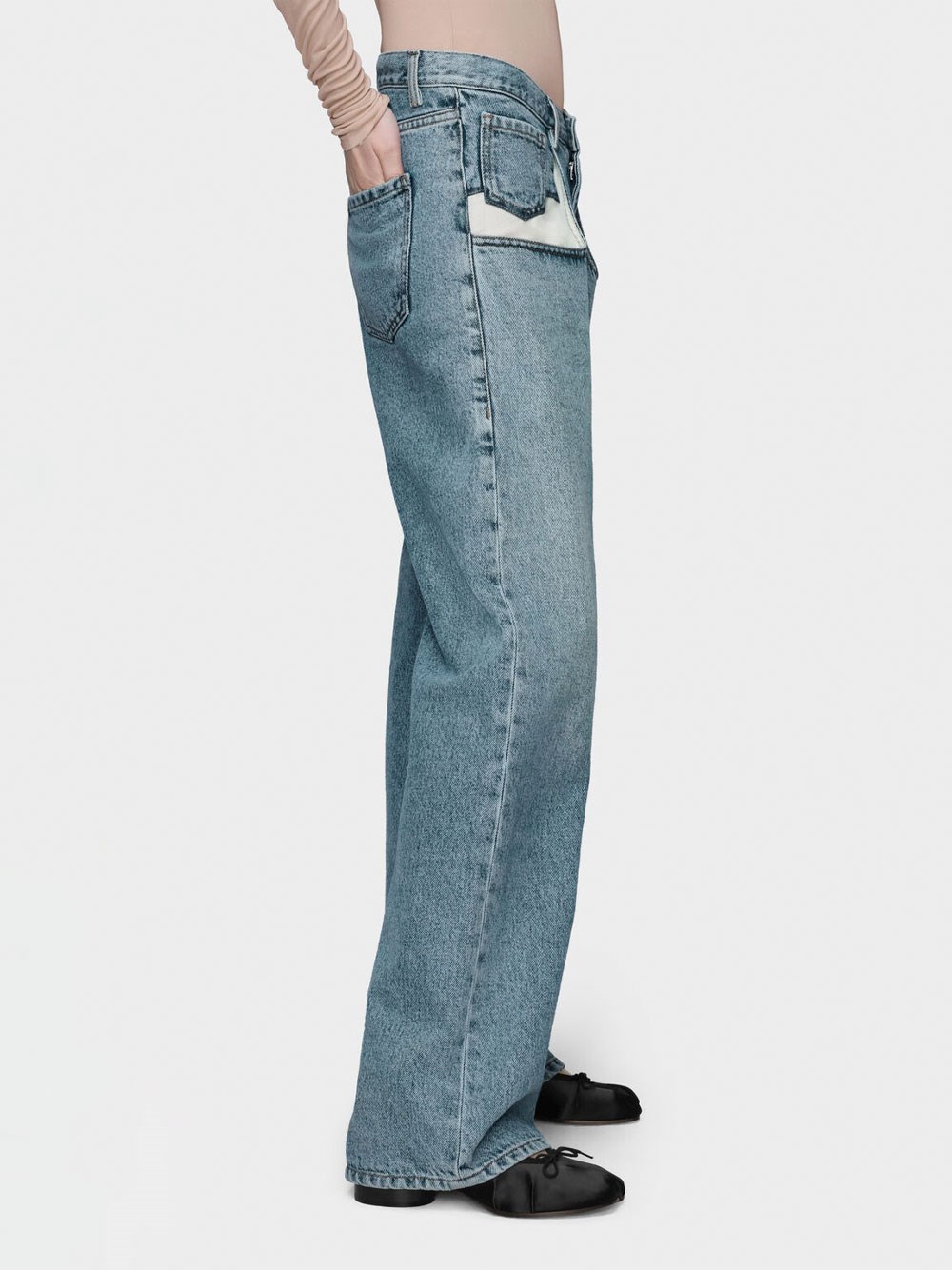RELAXED FIT JEANS WITH CONTRASTED POCKETS