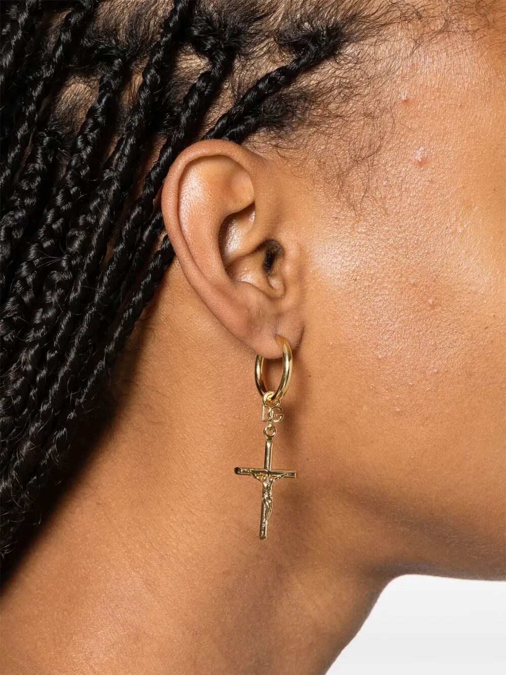 STUD EARRINGS WITH “DNA” CROSS