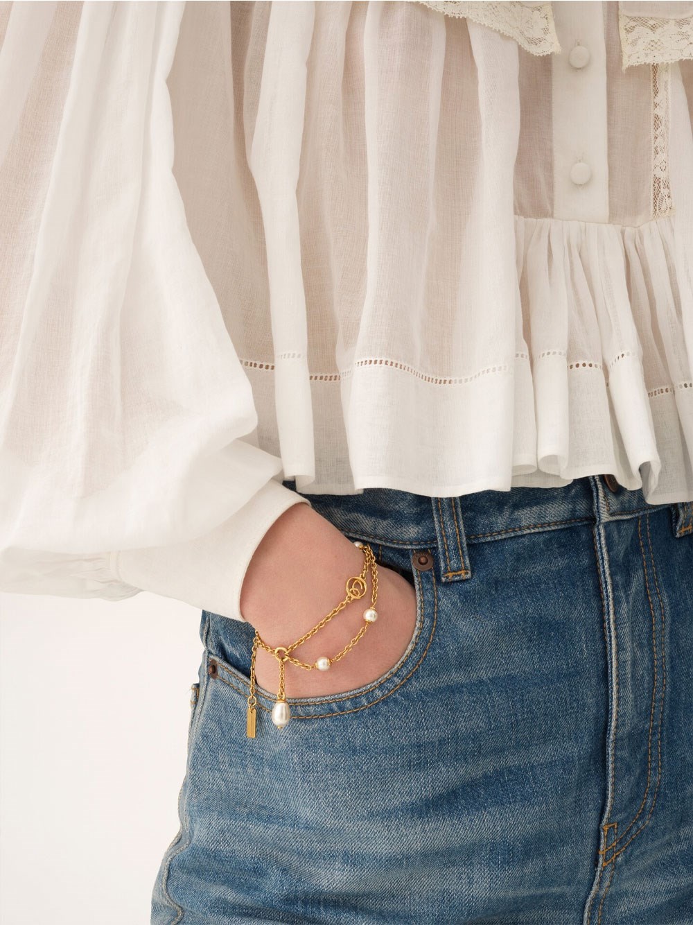 THE CHLOÉ CLASSY BRASS AND GLASS PEARL BRACELET