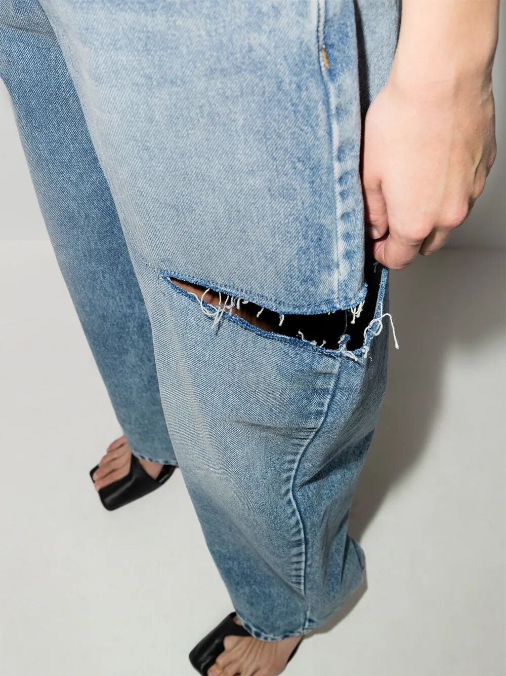 LOOSE FIT DENIM JEANS WITH SLASH DETAILS
