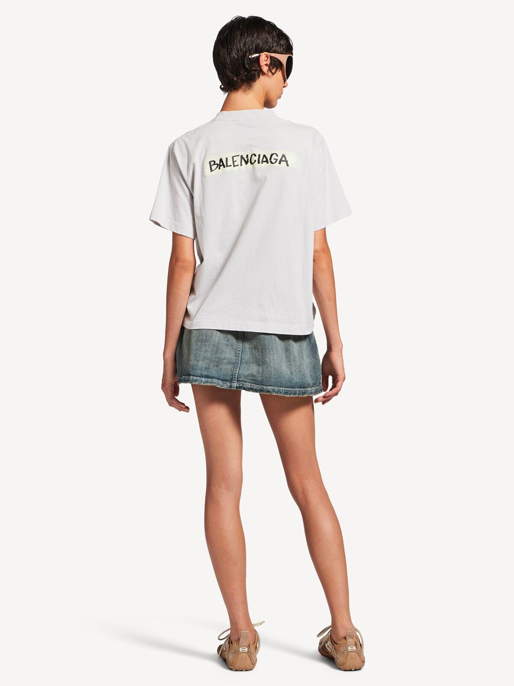 WOMEN`S MASKING TAPE T-SHIRT MEDIUM FIT IN FADED BLACK