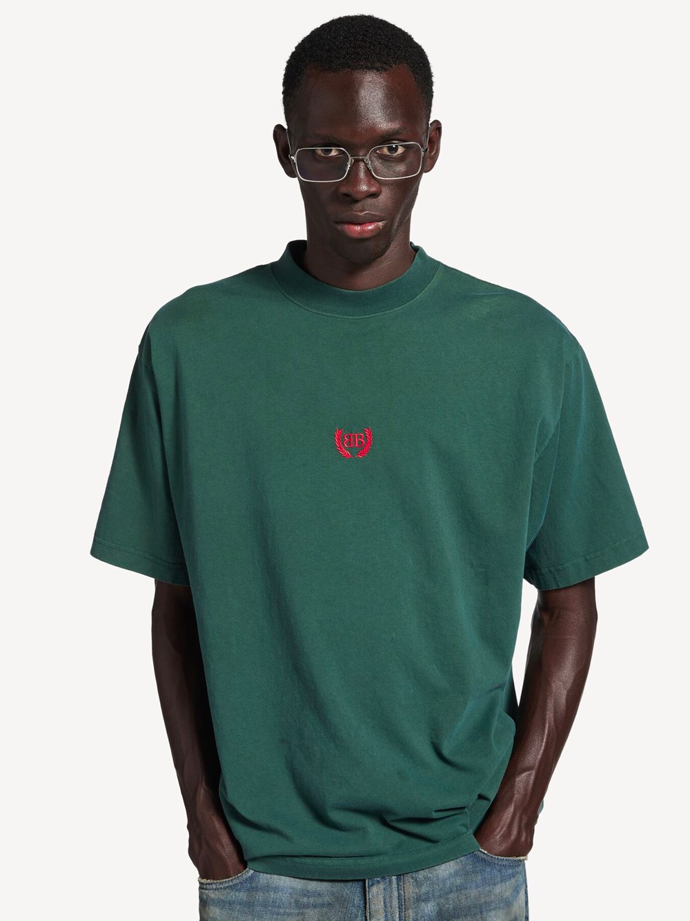 MEN`S LAUREL CLASSIC MEDIUM FIT T-SHIRT IN DARK GREEN/RED