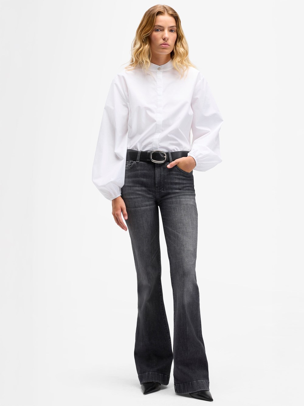 DOJO WITH 7 STUDDED IN SLIM ILLUSION