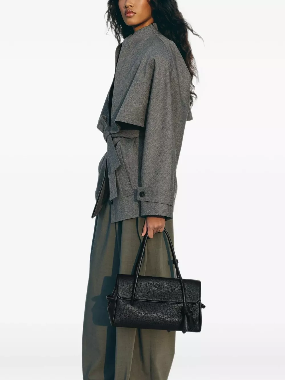 JACQUEMUS 르 투리즘 롱 해머드 레더